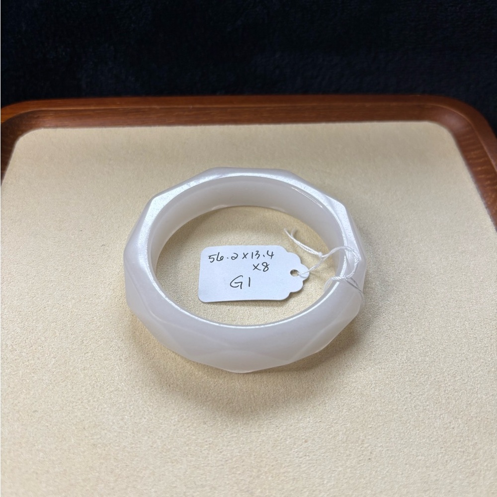 Diamond Cut Shetai Jade Bangle